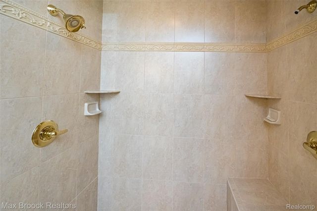 52221 Chickadee, Utica, MI 48315