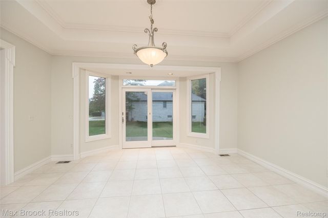 52221 Chickadee, Utica, MI 48315