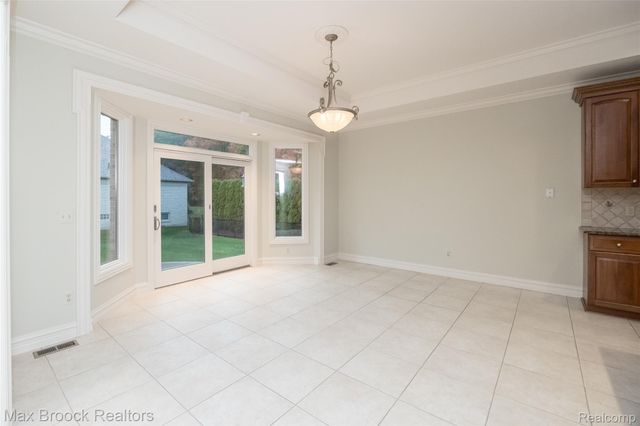 52221 Chickadee, Utica, MI 48315