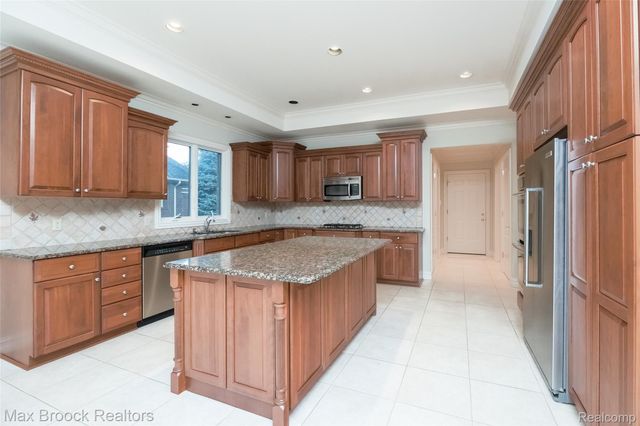 52221 Chickadee, Utica, MI 48315