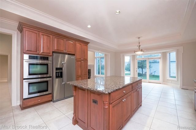 52221 Chickadee, Utica, MI 48315