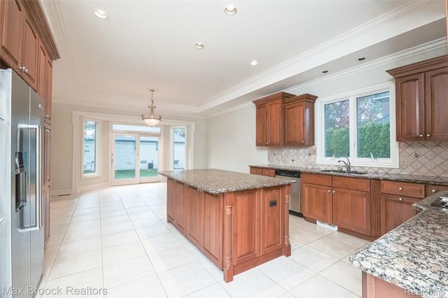 52221 Chickadee, Utica, MI 48315