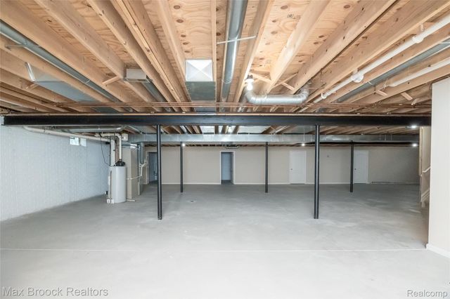 52221 Chickadee, Utica, MI 48315