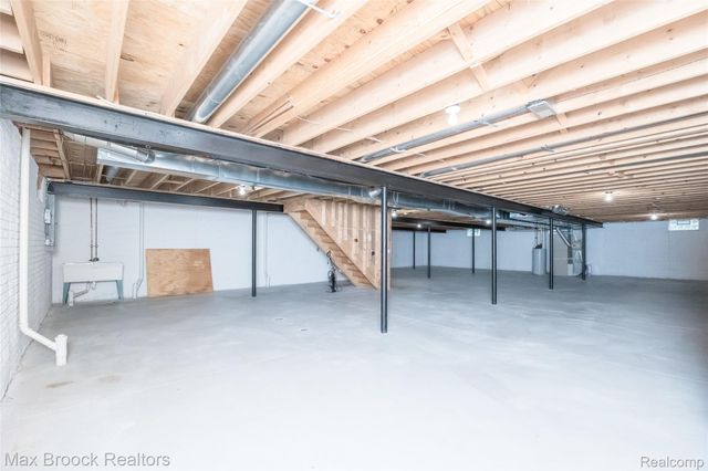 52221 Chickadee, Utica, MI 48315