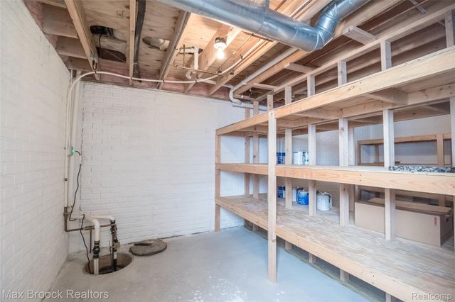 52221 Chickadee, Utica, MI 48315