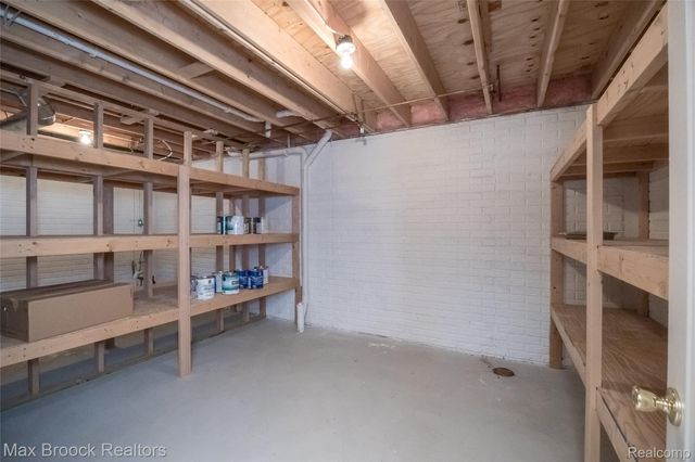 52221 Chickadee, Utica, MI 48315