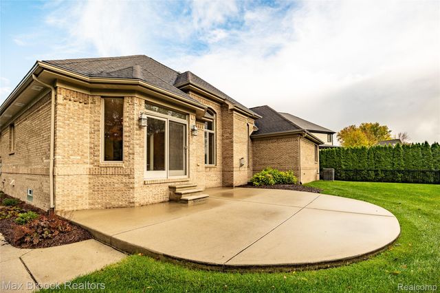 52221 Chickadee, Utica, MI 48315