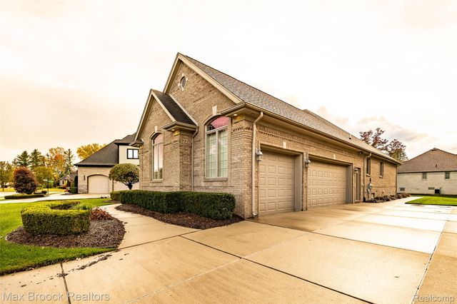 52221 Chickadee, Utica, MI 48315