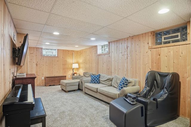 6110 Regent Avenue N, Brooklyn Center, MN 55429