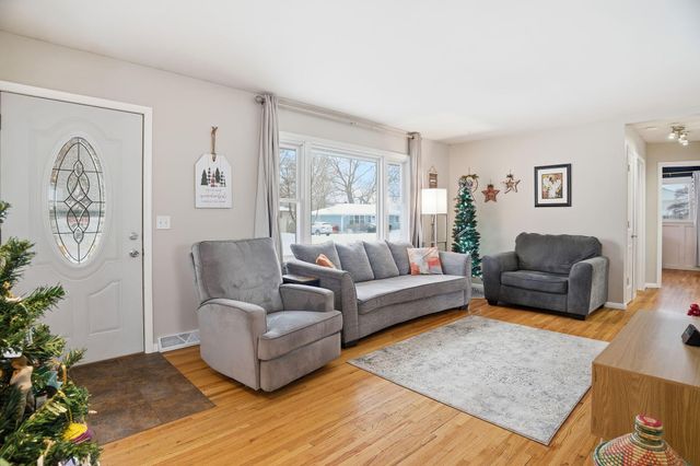 6110 Regent Avenue N, Brooklyn Center, MN 55429