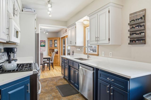 6110 Regent Avenue N, Brooklyn Center, MN 55429