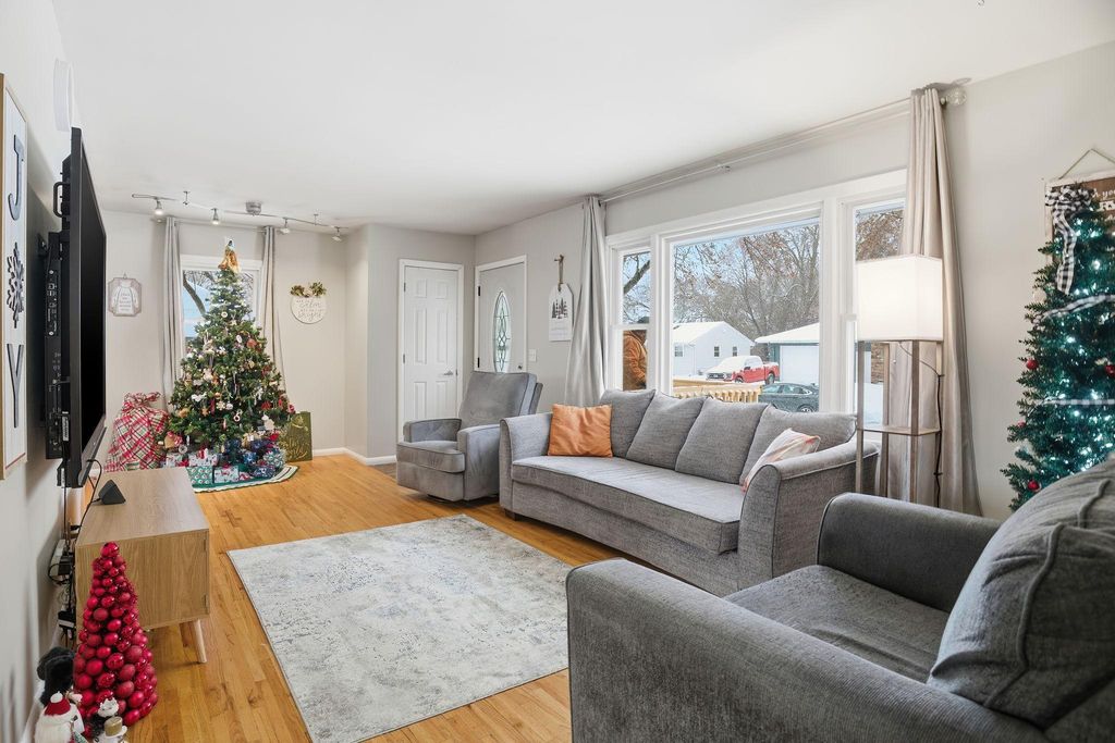 6110 Regent Avenue N, Brooklyn Center, MN 55429