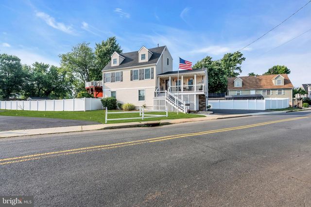106 MAIN ST, Port Monmouth, NJ 07758