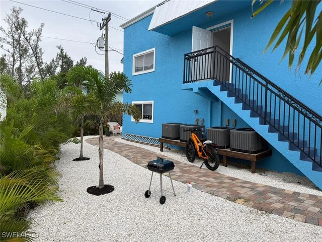 222 Fairweather LN, Fort Myers Beach, FL 33931
