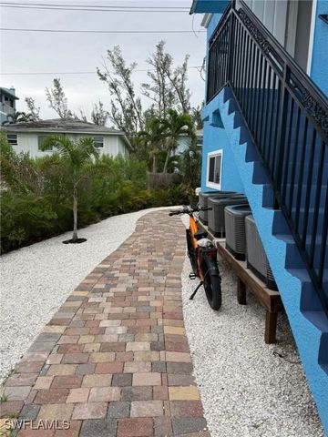 222 Fairweather LN, Fort Myers Beach, FL 33931