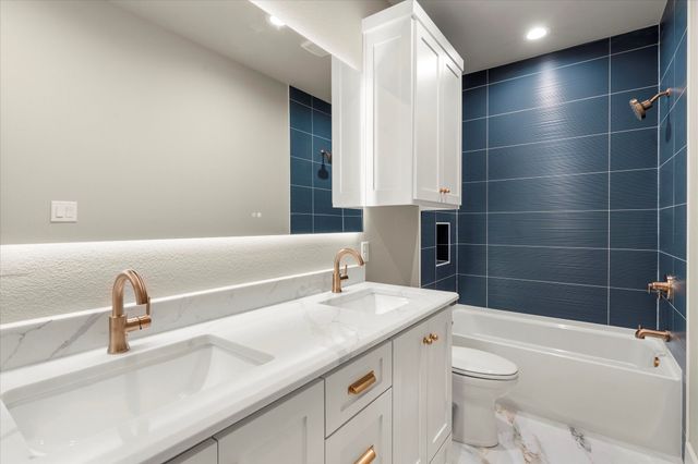 2565 Groves Court, Tool, TX 75143