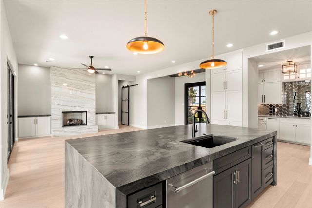 2565 Groves Court, Tool, TX 75143