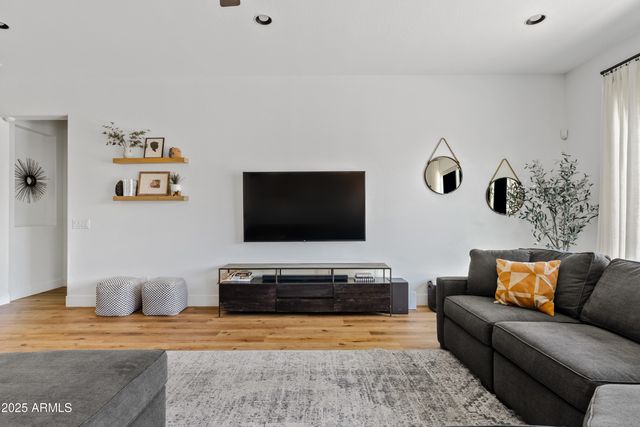 1500 E SAGITTARIUS Place, Chandler, AZ 85249