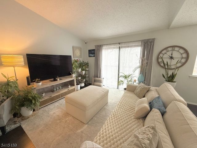 137 Drake Ln, Roxbury Twp., NJ 07852