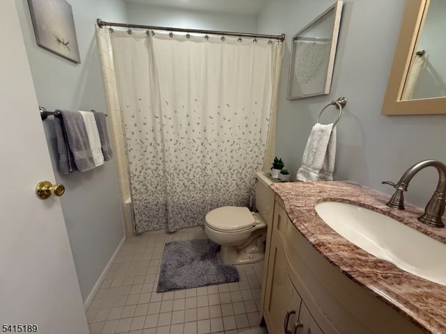 137 Drake Ln, Roxbury Twp., NJ 07852