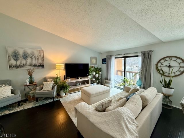 137 Drake Ln, Roxbury Twp., NJ 07852