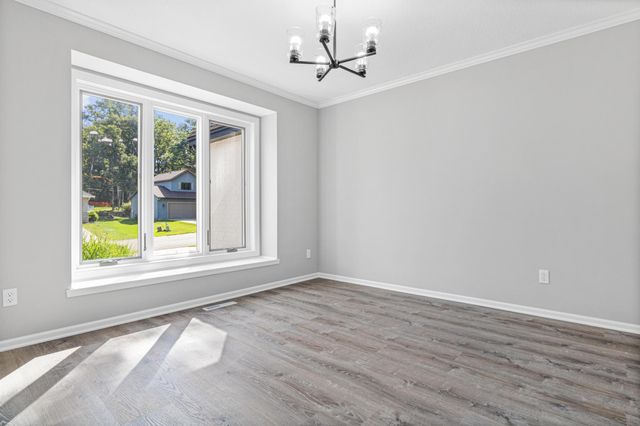 515 Marnie Street S, Maplewood, MN 55119