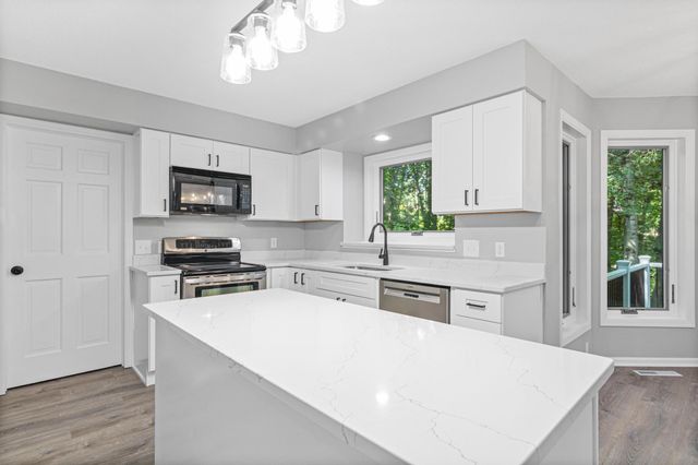 515 Marnie Street S, Maplewood, MN 55119