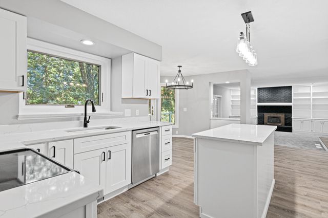 515 Marnie Street S, Maplewood, MN 55119