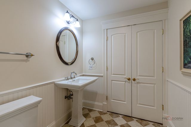 64 Crescent Drive, Glencoe, IL 60022