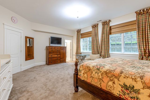 64 Crescent Drive, Glencoe, IL 60022