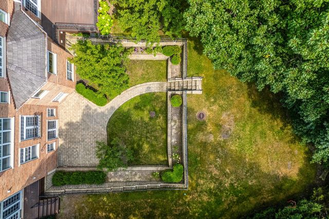 64 Crescent Drive, Glencoe, IL 60022