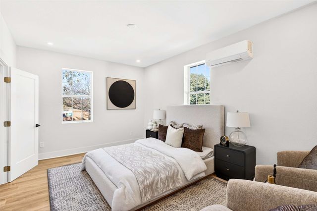 439 W 9th Street 2, Dallas, TX 75208