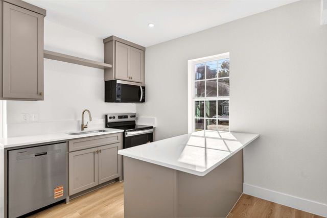 439 W 9th Street 2, Dallas, TX 75208