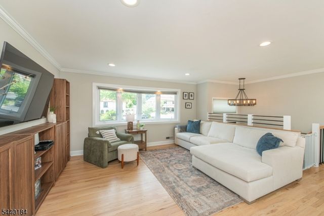 128 Overlook Ave, East Hanover Twp., NJ 07936