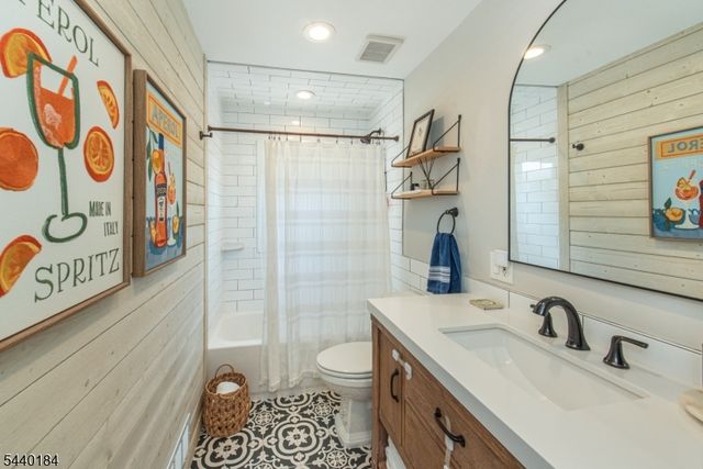 128 Overlook Ave, East Hanover Twp., NJ 07936