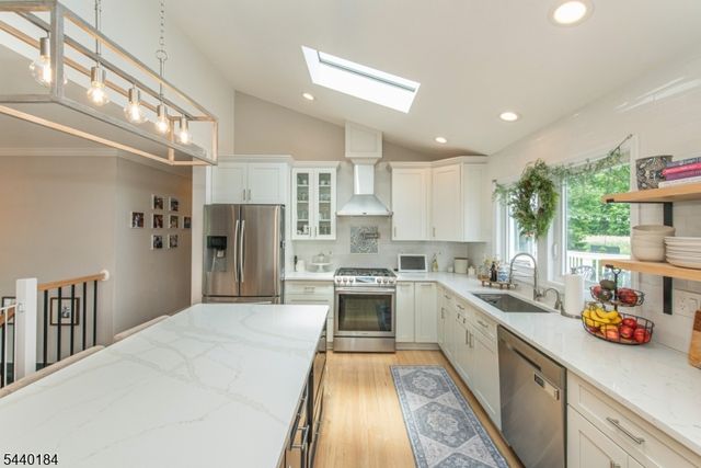 128 Overlook Ave, East Hanover Twp., NJ 07936