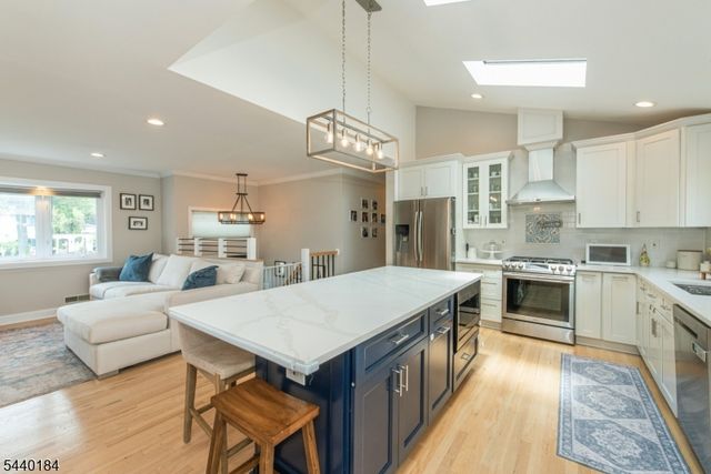 128 Overlook Ave, East Hanover Twp., NJ 07936
