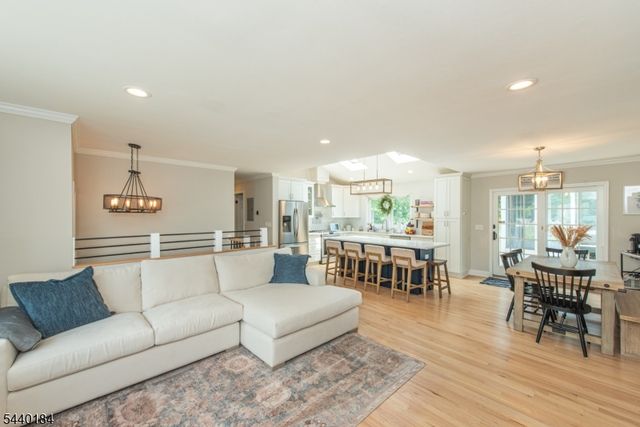 128 Overlook Ave, East Hanover Twp., NJ 07936
