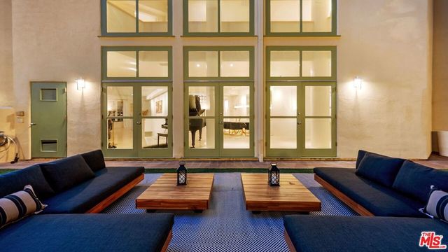 1368 Doheny Place, Los Angeles, CA 90069