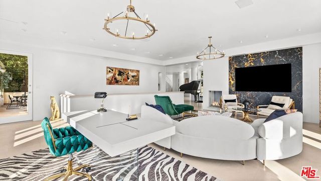 1368 Doheny Place, Los Angeles, CA 90069