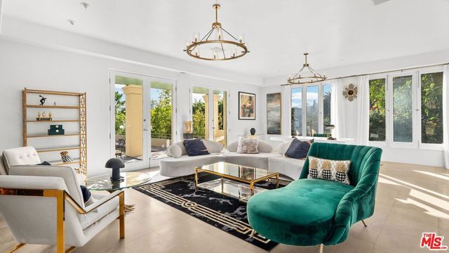 1368 Doheny Place, Los Angeles, CA 90069