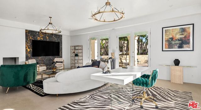 1368 Doheny Place, Los Angeles, CA 90069