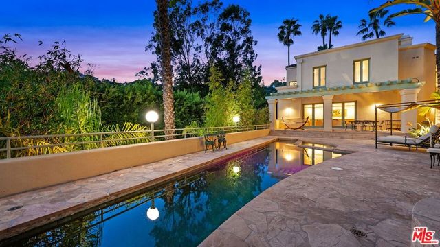1368 Doheny Place, Los Angeles, CA 90069