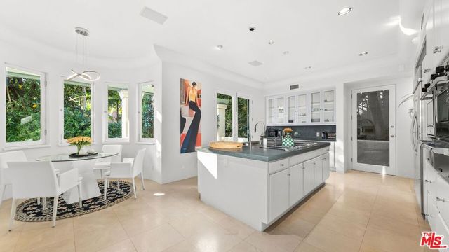 1368 Doheny Place, Los Angeles, CA 90069