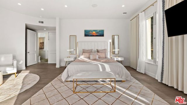 1368 Doheny Place, Los Angeles, CA 90069