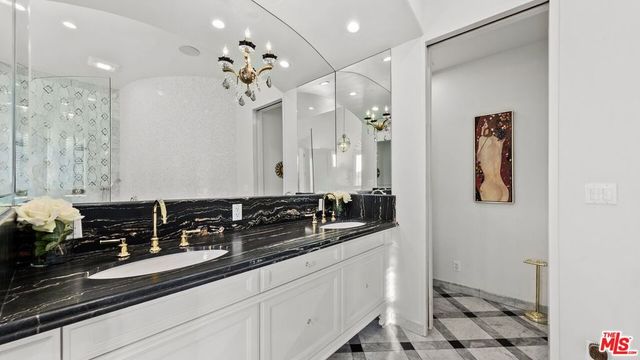 1368 Doheny Place, Los Angeles, CA 90069