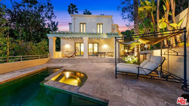 1368 Doheny Place, Los Angeles, CA 90069