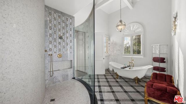 1368 Doheny Place, Los Angeles, CA 90069