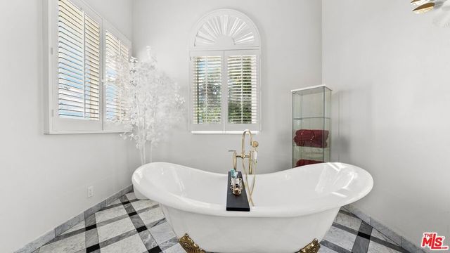 1368 Doheny Place, Los Angeles, CA 90069