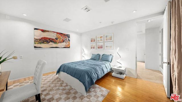 1368 Doheny Place, Los Angeles, CA 90069